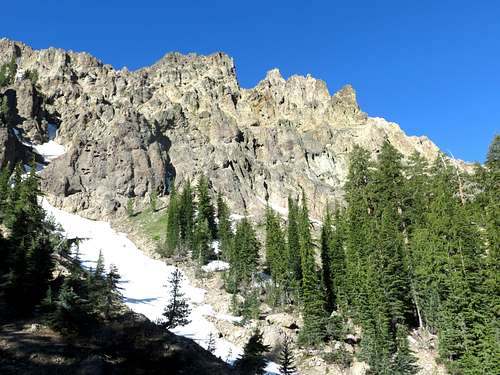 Craggy rocks above the PCT