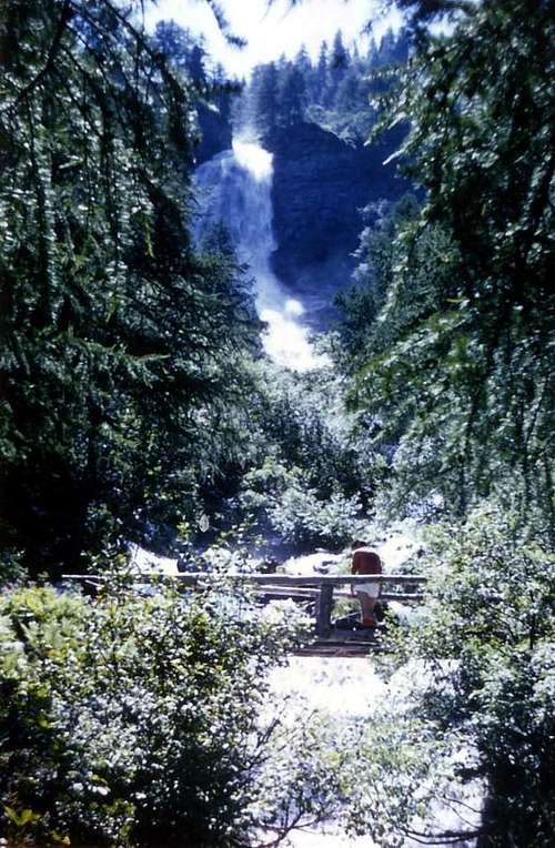 Folk ... & Curtain IV° Laures's Waterfalls 1969