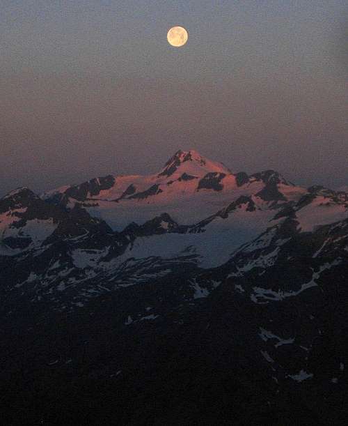 Full moon over the Wildspitze