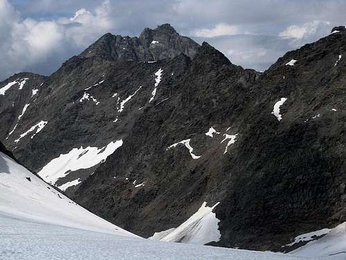 The summit of the Wilde Leck, just visible from the glacier just east of the Hochstubaihütte