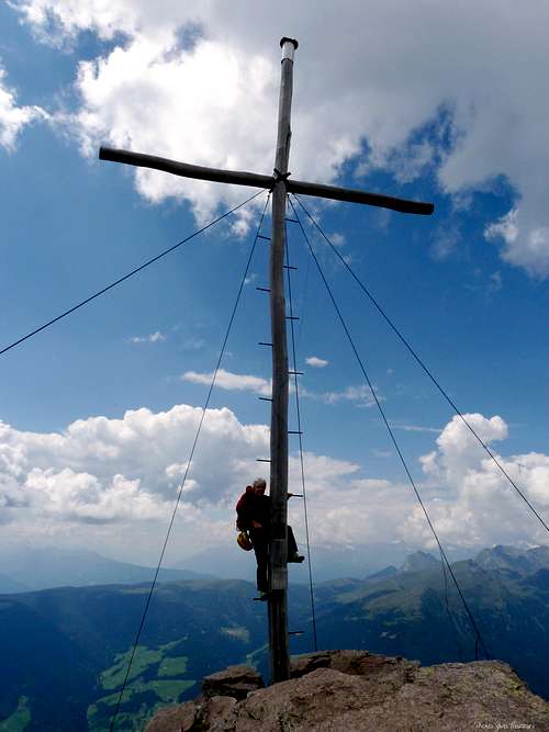 On Sarner Scharte summit cross