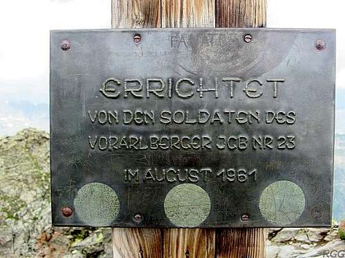 Plaque on the summit cross of Hohes Rad