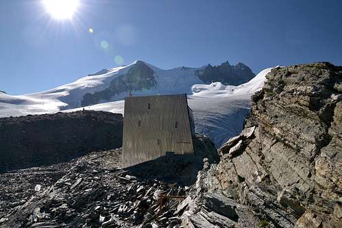 The new Tracuit hut (completed in 2013), with Bishorn and Weisshorn in the background