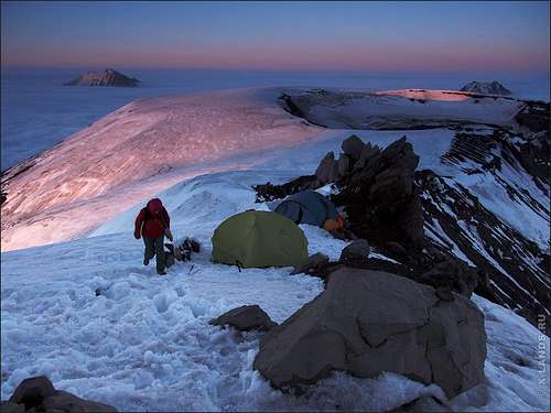 Camping on the ridge of Tolbachik volcano