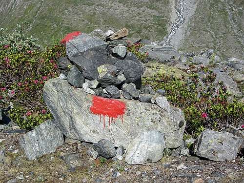 Cairns and red paint mark the route up the Jamtal valley