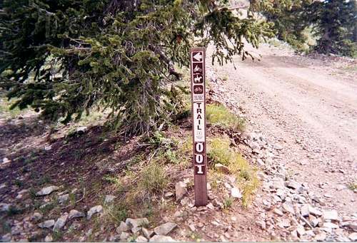The trail marker at the saddle.