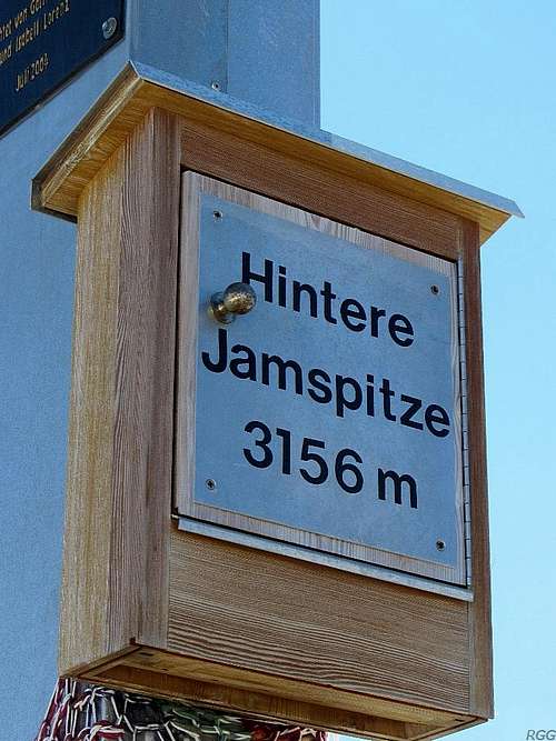 Summit log container on the Hintere Jamspitze
