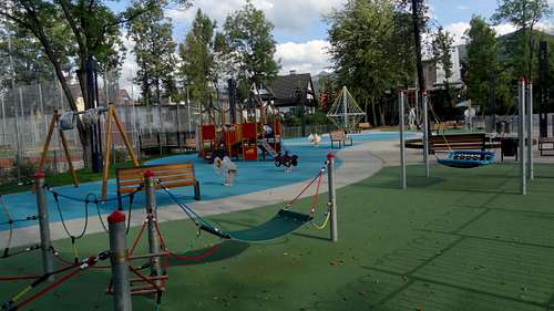 Park Józefa Piłsudskiego, playground. Zakopane becomes a children friendly city !
