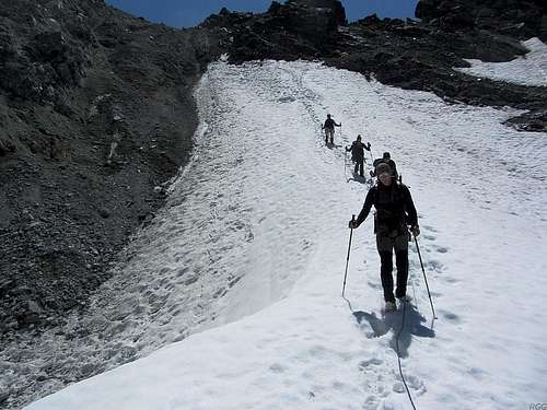 At the bottom of the steep pass SSW of the Vordere Jamspitze to the upper Jamtal glacier