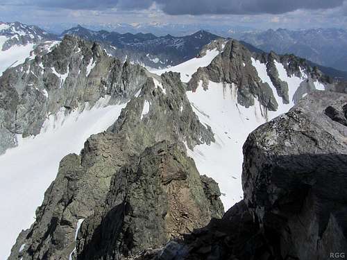 View east from the top of the Dreiländerspitze, with Vordere and Hintere Jamspitze