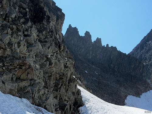 Jagged rocks on the ridge NE of Piz Buin, connecting it with the Wiesbadener Grätle