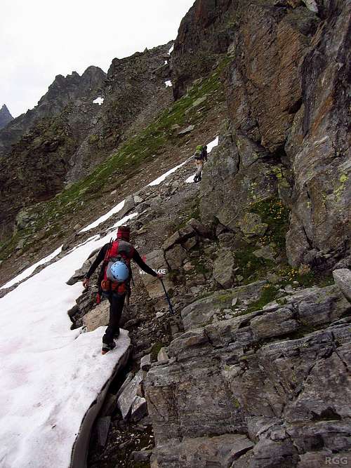 Traverse high on the western slopes of the Sonntagspitze, between Klosterpass and Winterlücke