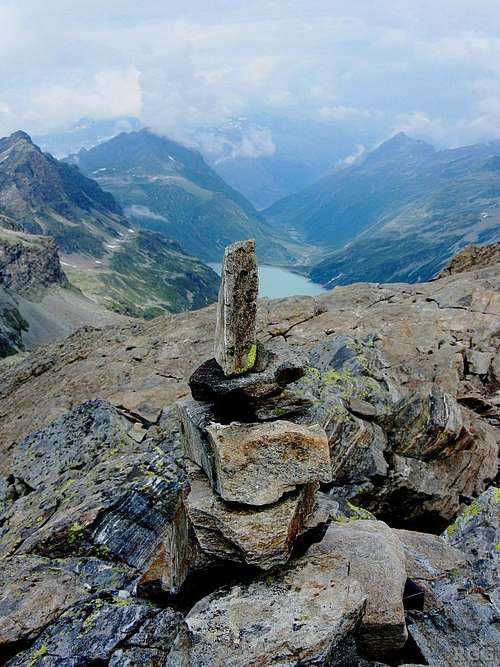 A brand new cairn on the summit of the Sonntagspitze