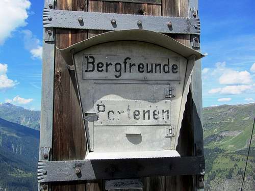 Breitspitze summit log container