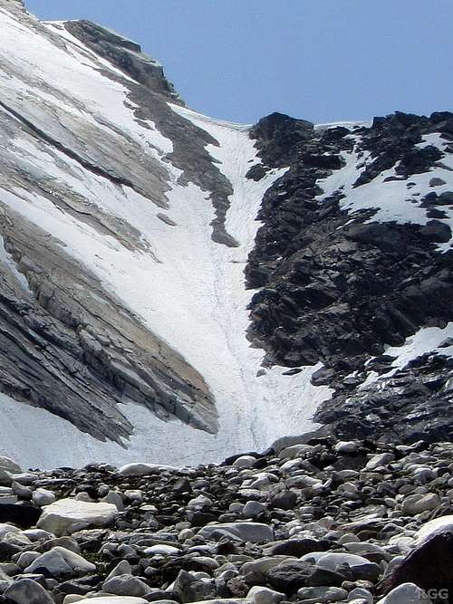 The steep couloir on the NE side of the Lodner saddle