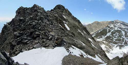 Looking back at the false summit on the Gfallwand WNW ridge, with the Texelspitze on the far right