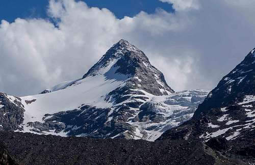 The majestic Pyramid shaped Fletschhorn (13100 ft / 3993 m)