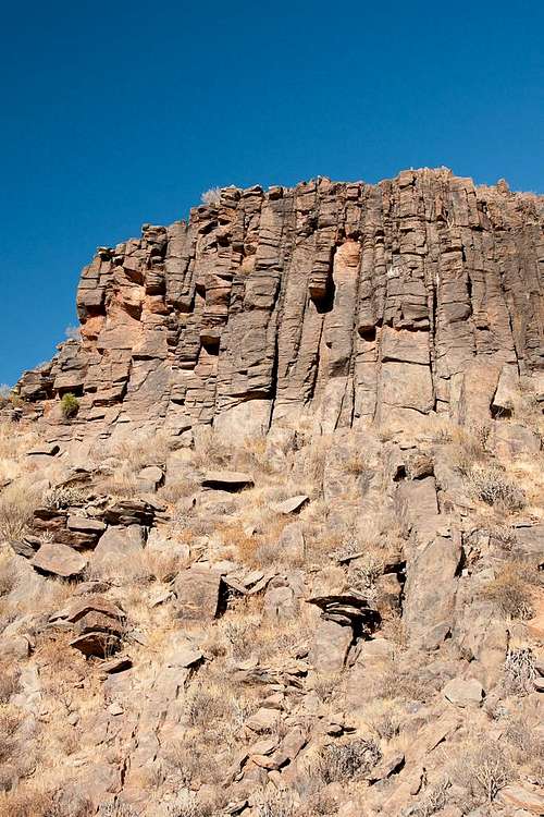 Basalt wall beneath the summit of Montaña Negra
