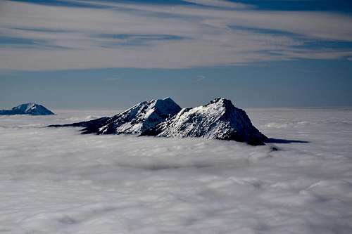 Zwiesel and Hochstaufen jutting out of the inversion cloud
