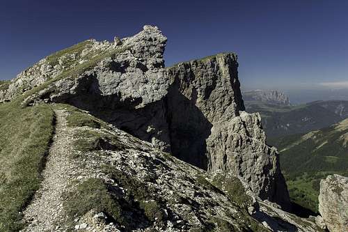 Looking across Forcella dla Piza to the Stevia Summit, Torre Firenze and Schlern in the back