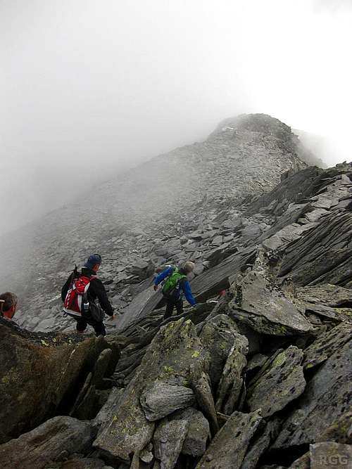 Scramblers descending the Roteck east ridge