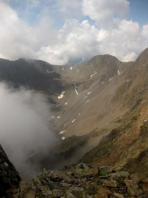 Blaulackenkopf (3163m) and Kreuzspitz (3173m) from high on the Roteck east ridge