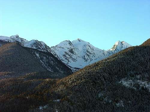 Monte Paramont 3301 m (left)...
