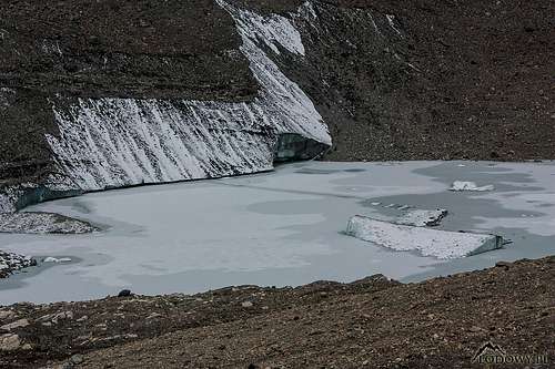Robson glacier lake