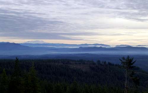 Mount Rainier and the Issaquah Alps from Explorer Hill