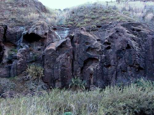 Rock walls at Sorrueda