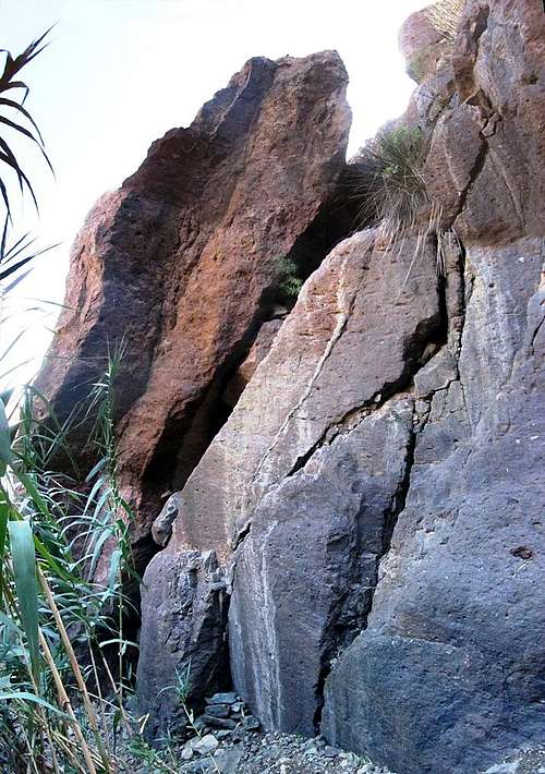 Rock walls at Sorrueda