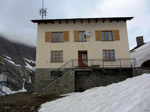 The house at the dam at Lago del Sabbione