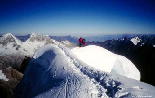 Alpamayo summit ridge