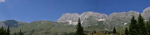 Panorama of the south face of the Jof di Montasio / Montaz massive