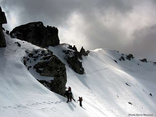 Crossing the snow slopes between Sillara and Matto
