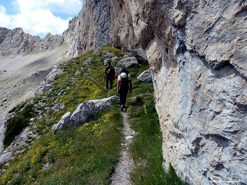 Chapeau de Gendarme approach ledge