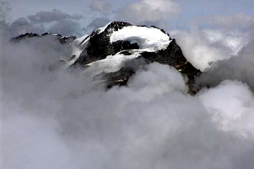 Gran Paradiso (4061m) in Storm from Punta Basei 2006