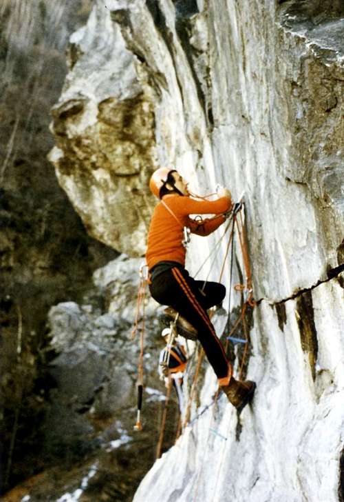 Old Climbings/3 Pulling the rope with his teeth 1978