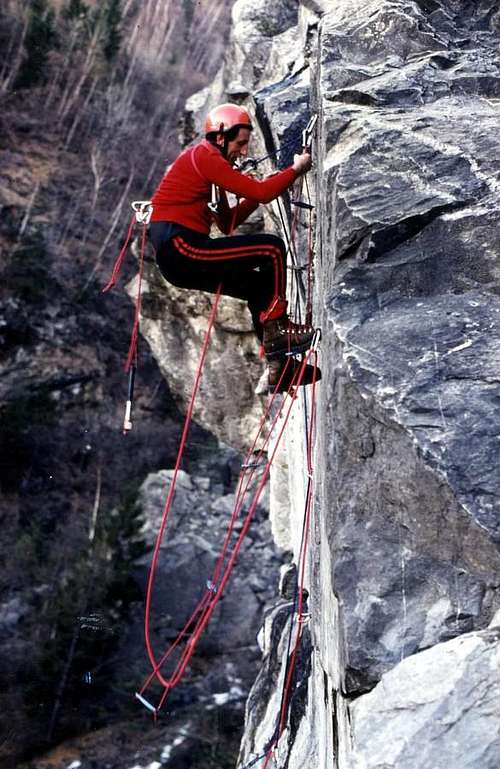 Old Climbings (An old way of climb)/3 Artificial 1978
