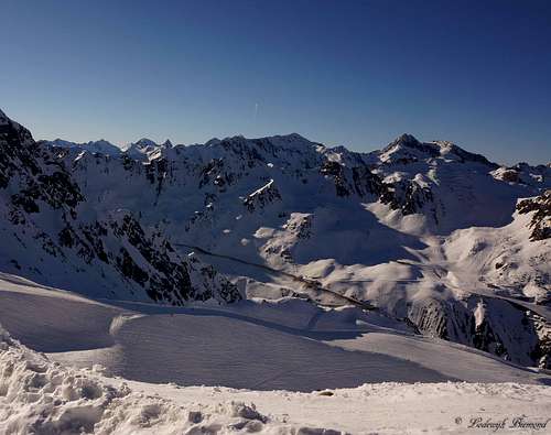 Soldener Gletscherstrasse with Wassertalkogel and Puitkogel (3345m)