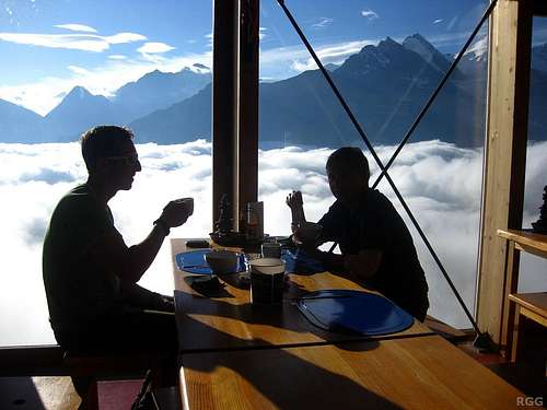 Breakfast above the clouds