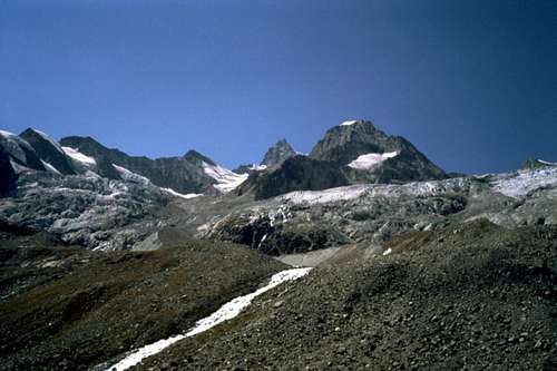 View of Obergabelhorn on the ascent from Trifthut to Rothornhut