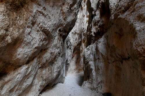 Narrow gorge, trailhead Fara San Martino, hiking trail H1