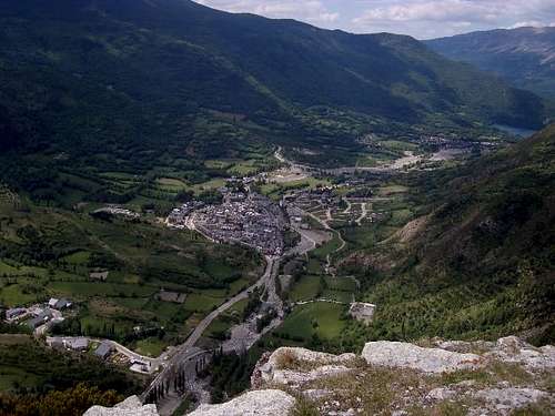 aerial view of Benasque town