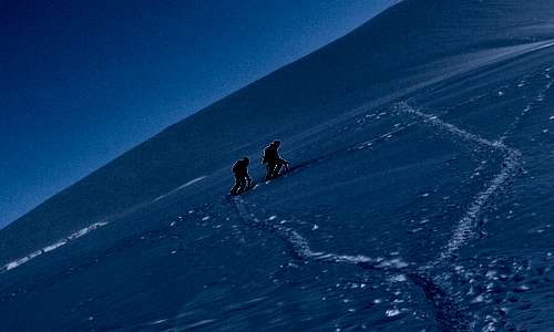 Climbing Allalinhorn 4027m upper WNW ridge