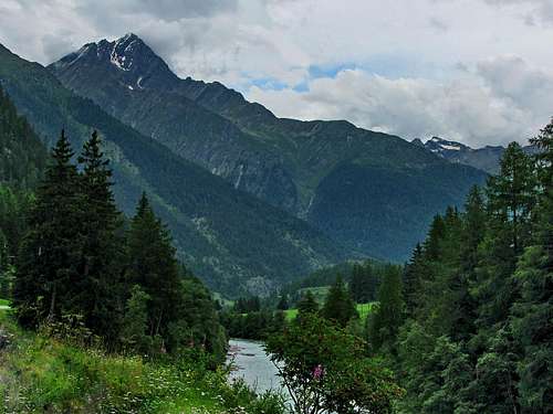 Rhaetian Alps from road