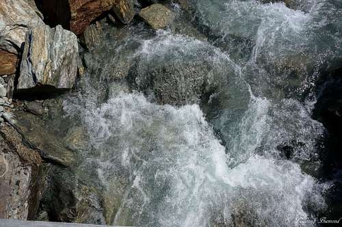 Water & Rocks; Kruezboden River