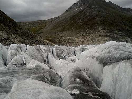 Ice maze leaving Grand Aletsh Glacier