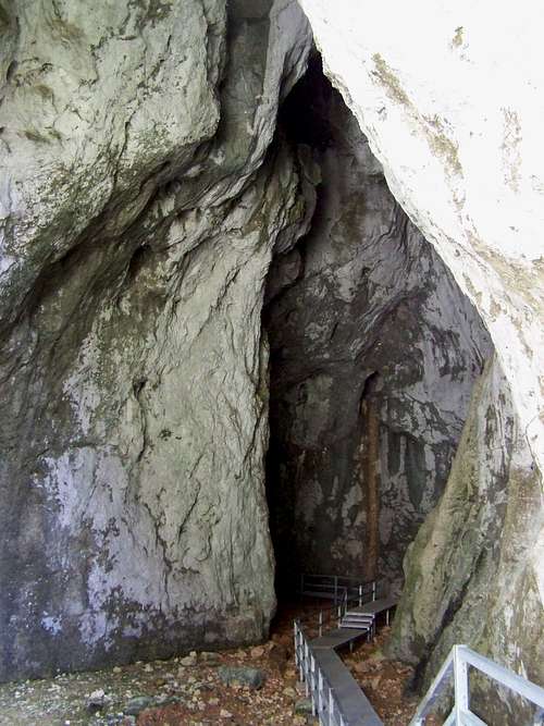 The entrance of the cave Poarta Lui Ionel