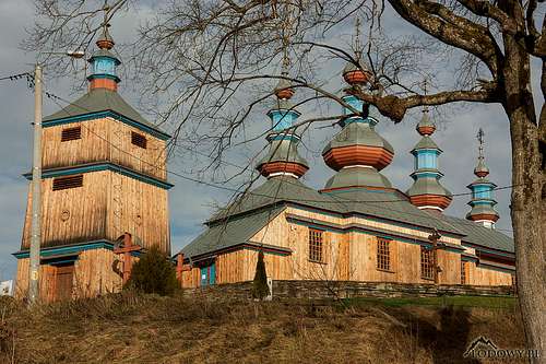 Wooden tserkva in Komancza